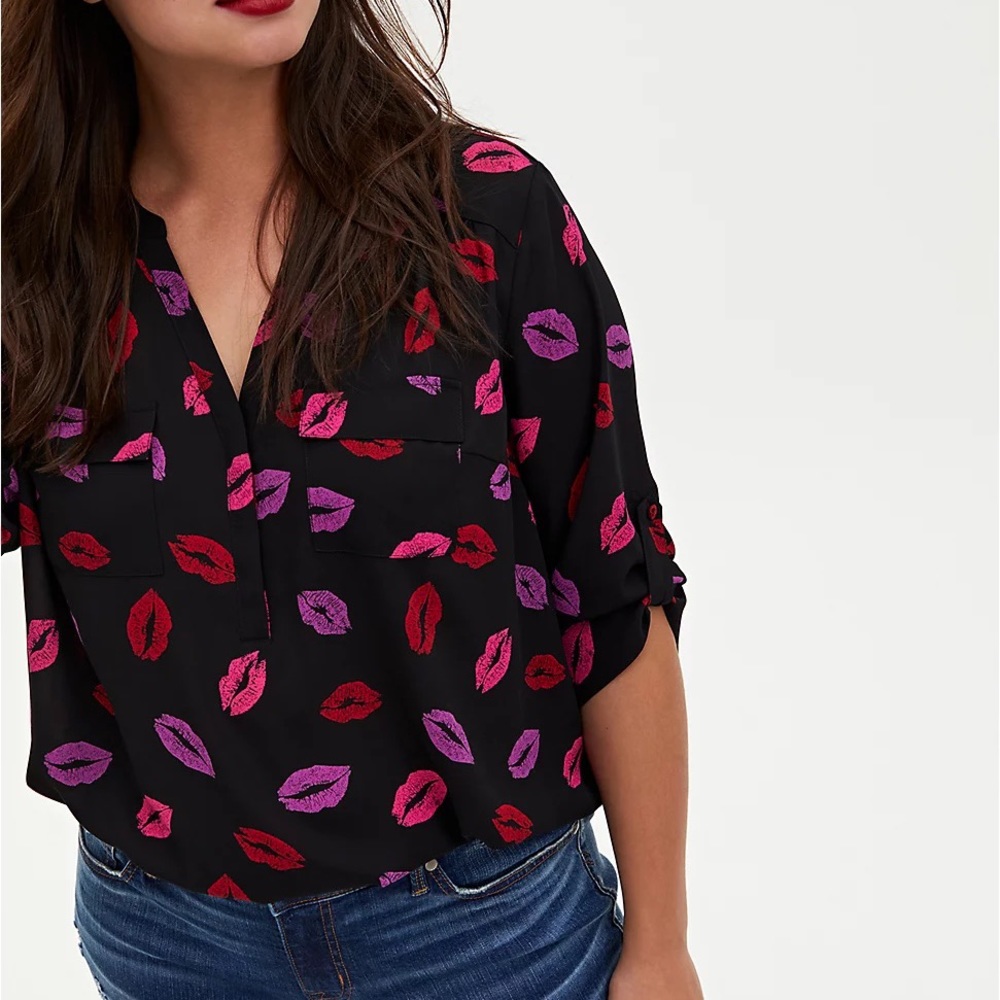 Torrid Harper Black Lips Georgette Pullover Blouse